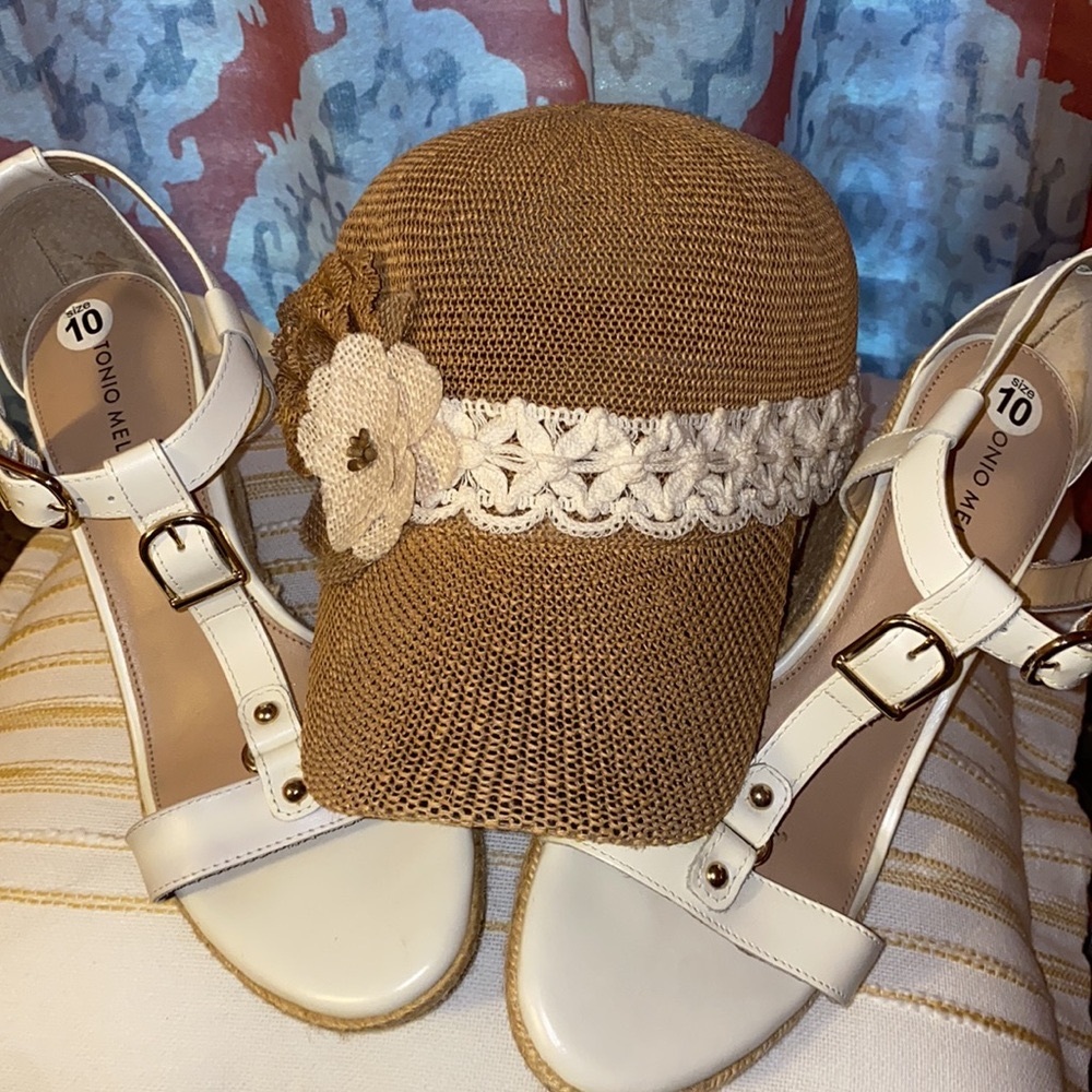 Antonio Melani White Wedge Heels & 👒 Hat
